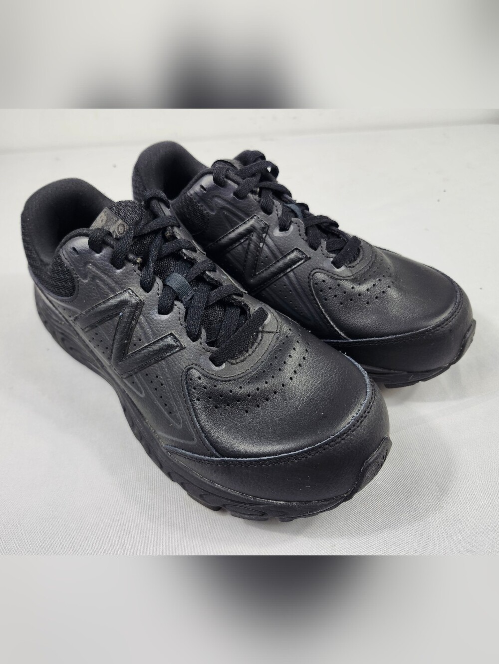 New Balance 840 Womens 11 D Black Leather Walking Sneakers